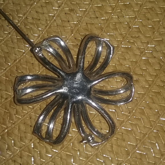 Vintage Flower Rhinestone Pin - Picture 2 of 2